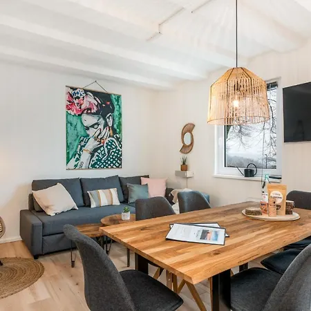 Treehouse For 14 People- Indoor Playground - Ssc - Shared House&garden * Вінтерберг