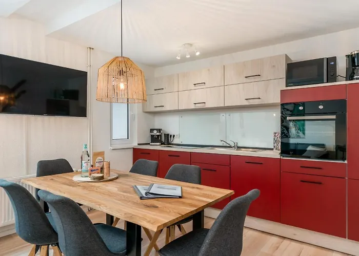 Treehouse For 14 People- Indoor Playground - Ssc - Shared House&garden Holiday home *